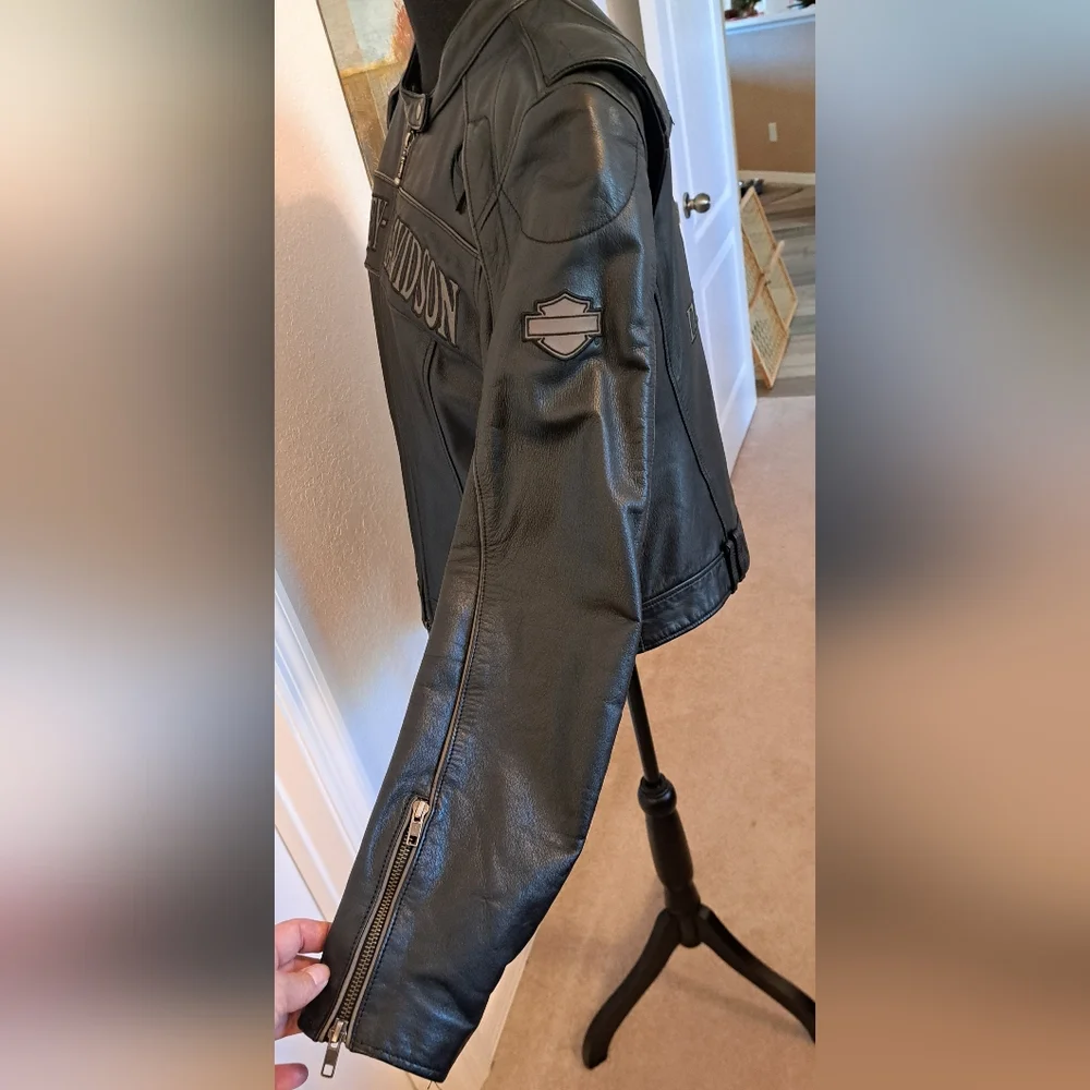 Harley Davidison Leather Coat - Picture 5 of 16